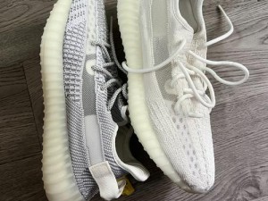 yeezy380 蜜桃粉和白色，两款都是高清精品解析的绝佳选择